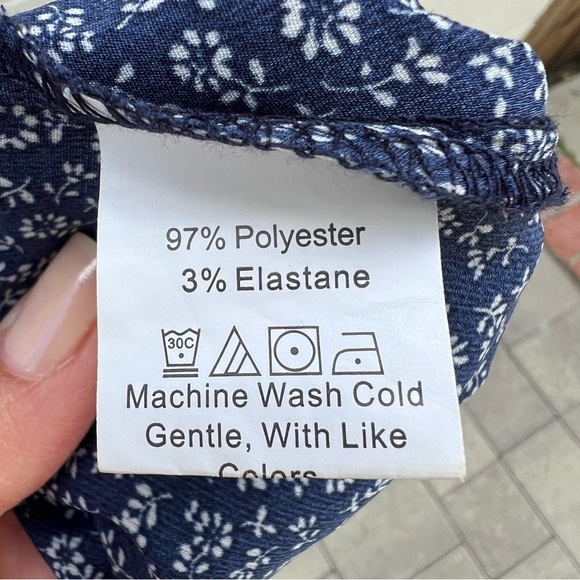 Pretty Garden #1 best seller floral wrap dress. Size  large - Picture 7 of 9